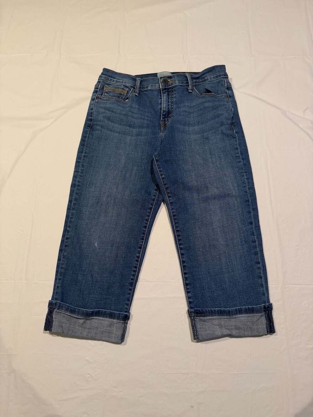 Levi's 515 Women's Medium Wash Cuffed Capri Jeans Size 6